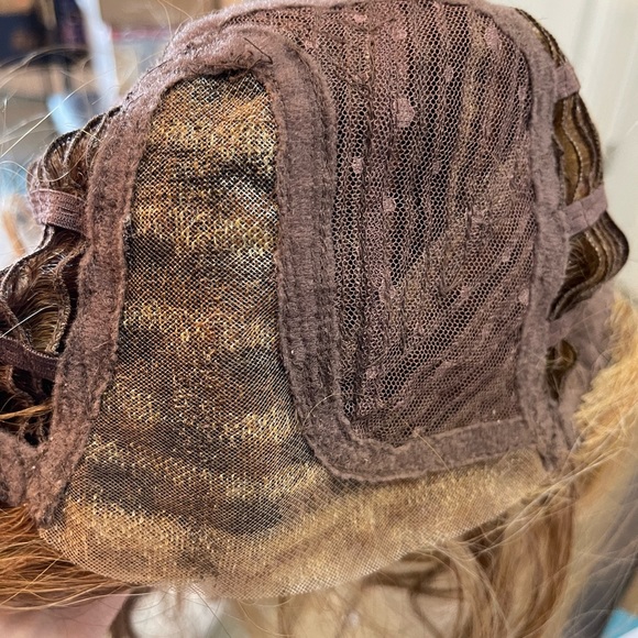 Chic Lifestyle Wig ROYAL in color Peanut Butter. Sample used on a live - Picture 5 of 8